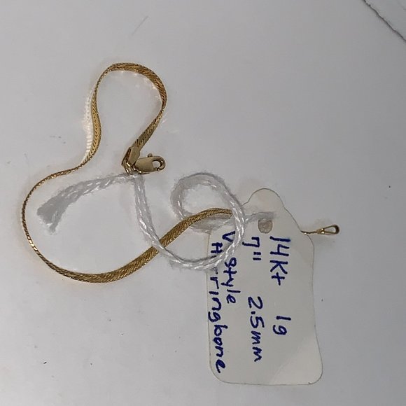 7" long 14 Kt Gold V Design Herringbone Bracelet - Picture 5 of 13